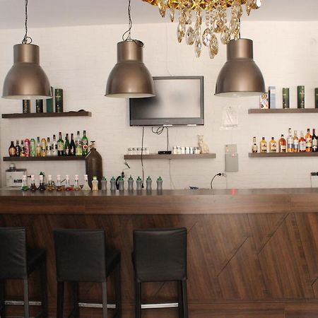 Hotel Jasmine Atyrau Bagian luar foto