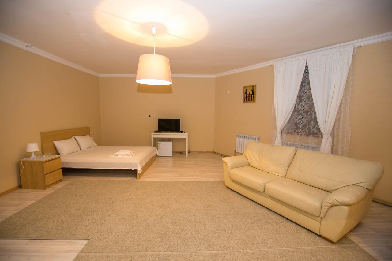 Hotel Jasmine Atyrau Bagian luar foto