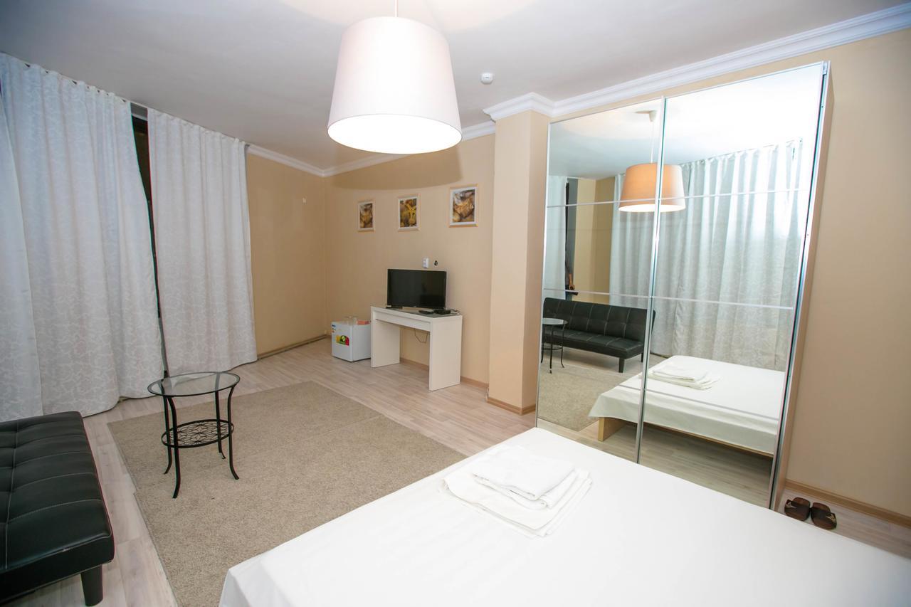 Hotel Jasmine Atyrau Bagian luar foto