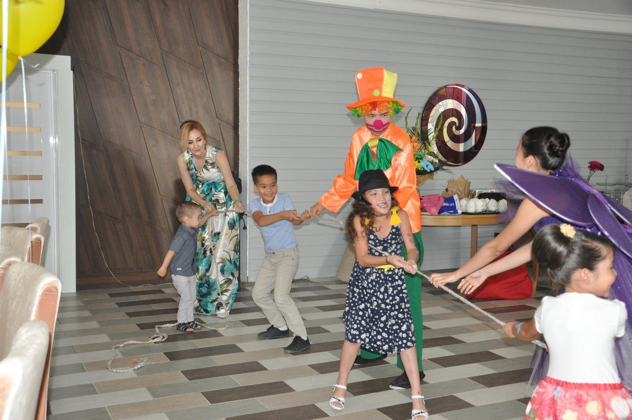 Hotel Jasmine Atyrau Bagian luar foto