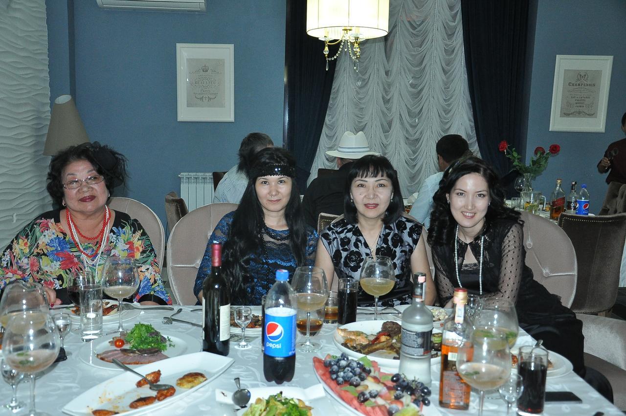 Hotel Jasmine Atyrau Bagian luar foto